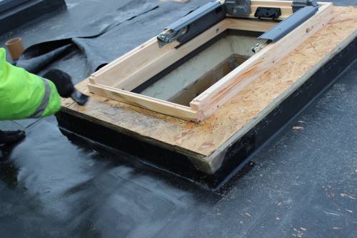 Applying plenty of glue to the timber upstand.